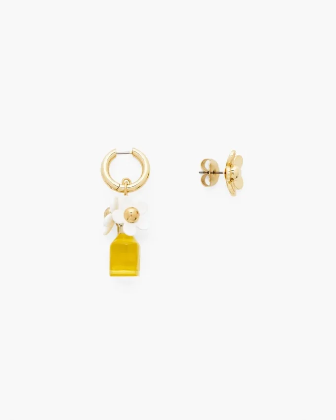 Mini Icon Daisy Earrings